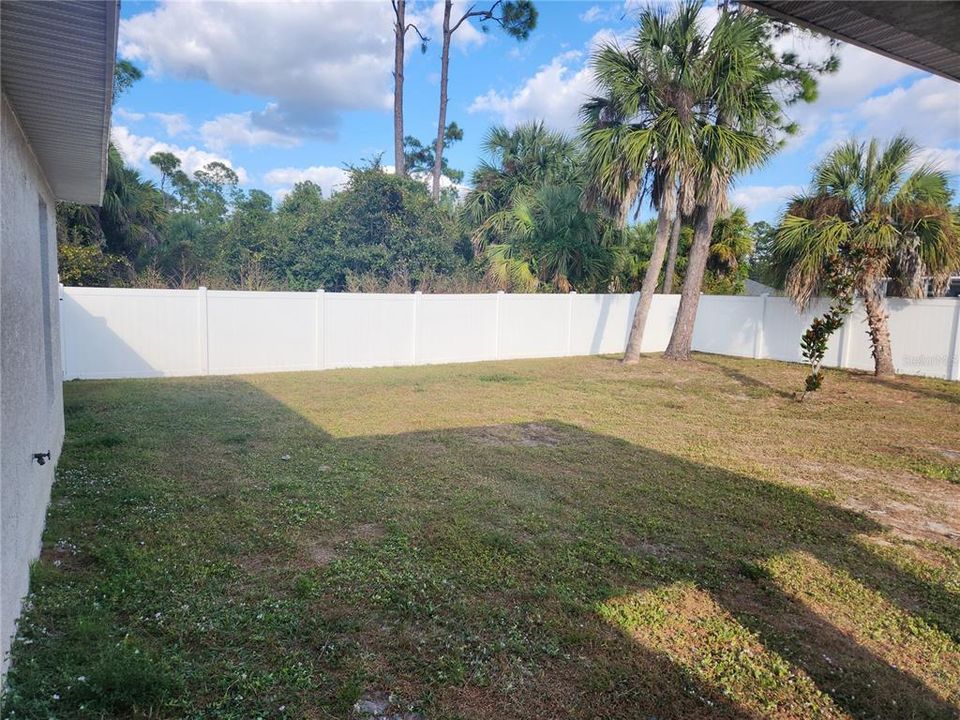 Active With Contract: $249,900 (3 beds, 2 baths, 1148 Square Feet)