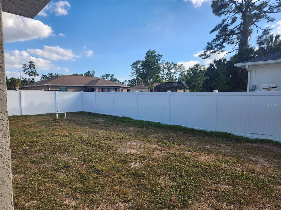 Active With Contract: $249,900 (3 beds, 2 baths, 1148 Square Feet)