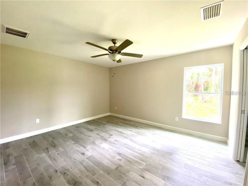 Active With Contract: $249,900 (3 beds, 2 baths, 1148 Square Feet)