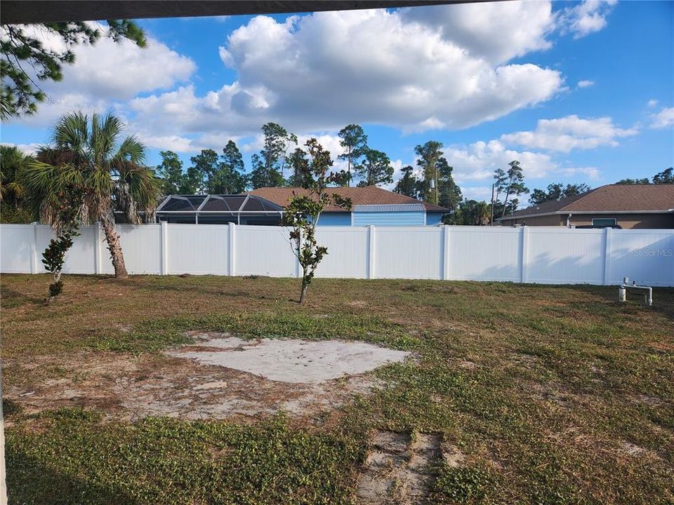 Active With Contract: $249,900 (3 beds, 2 baths, 1148 Square Feet)