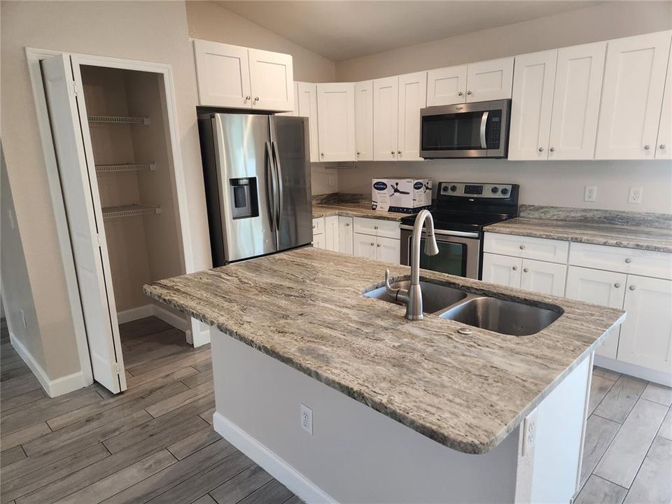 Active With Contract: $249,900 (3 beds, 2 baths, 1148 Square Feet)