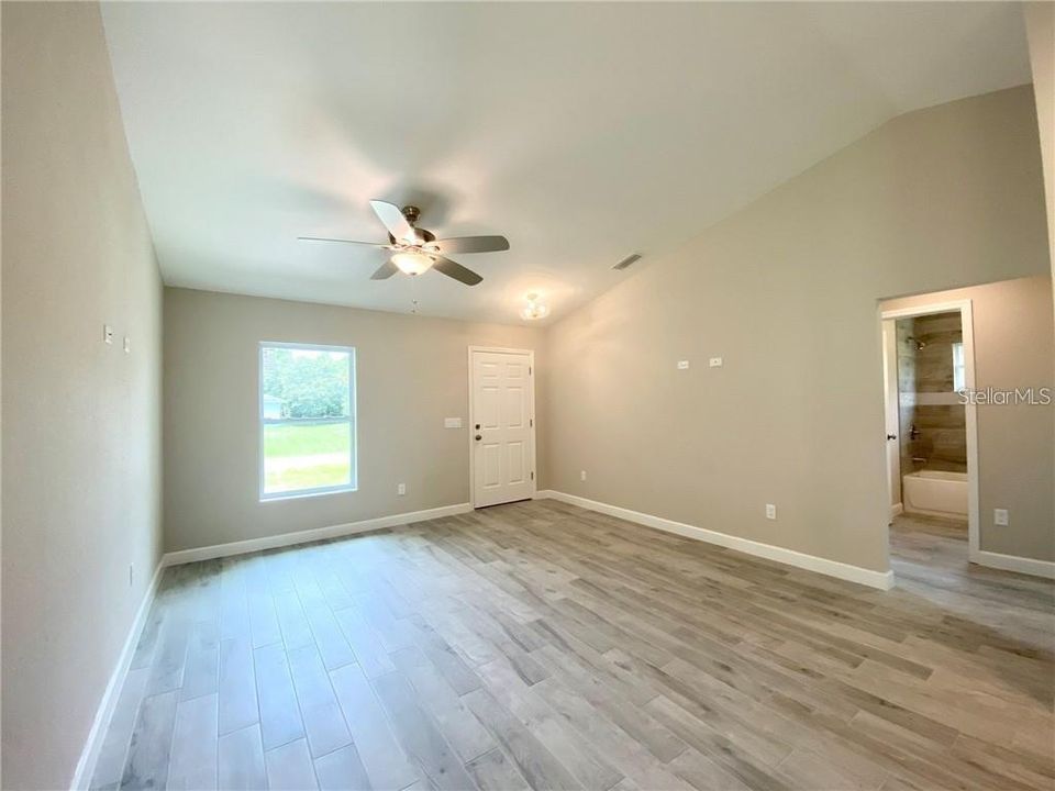 Active With Contract: $249,900 (3 beds, 2 baths, 1148 Square Feet)