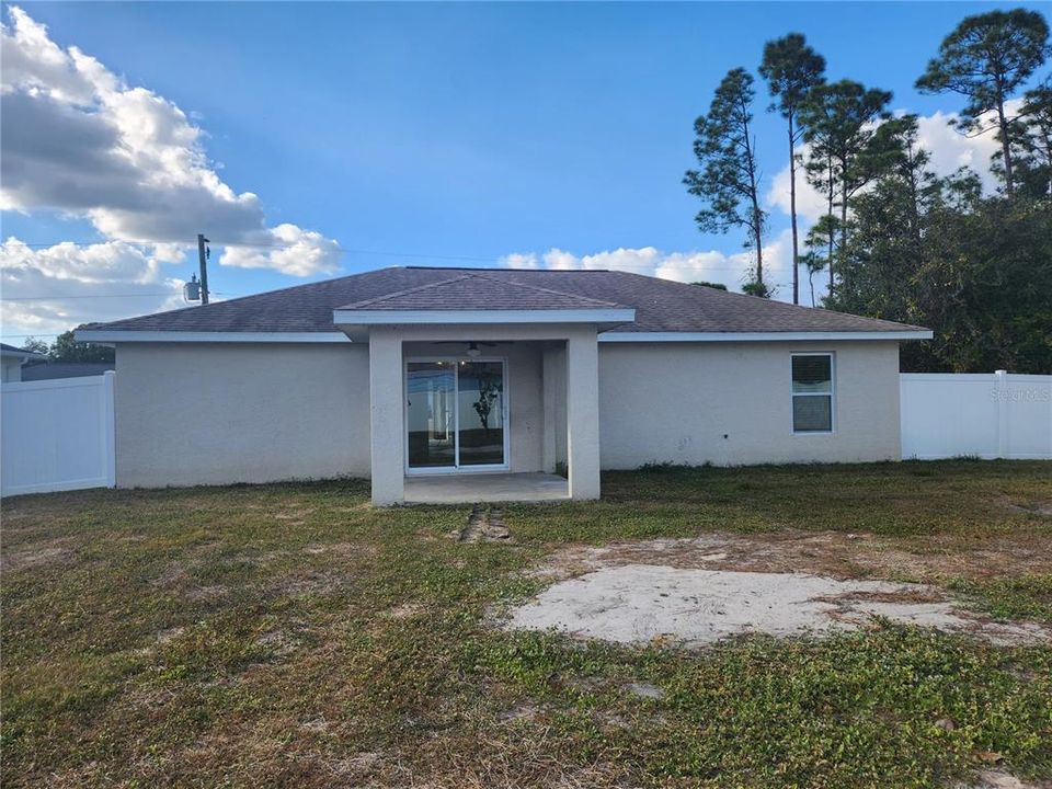 Active With Contract: $249,900 (3 beds, 2 baths, 1148 Square Feet)