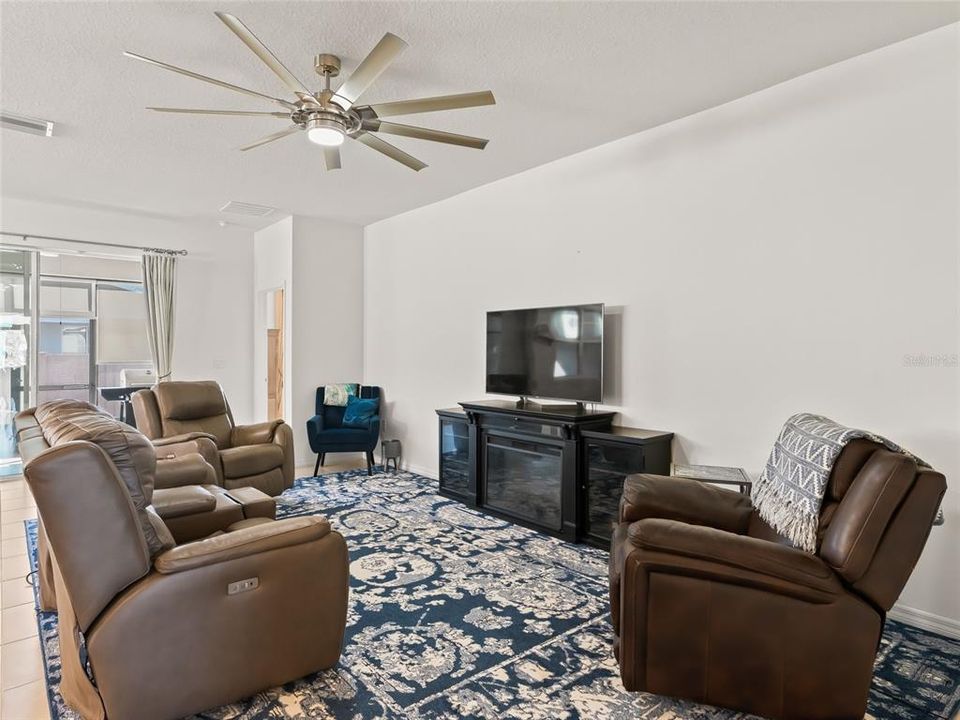 В аренду: $4,700 (4 спален, 2 ванн, 2034 Квадратных фут)