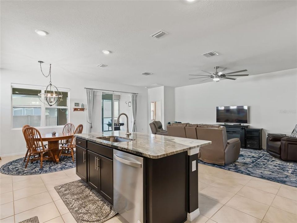 В аренду: $4,700 (4 спален, 2 ванн, 2034 Квадратных фут)