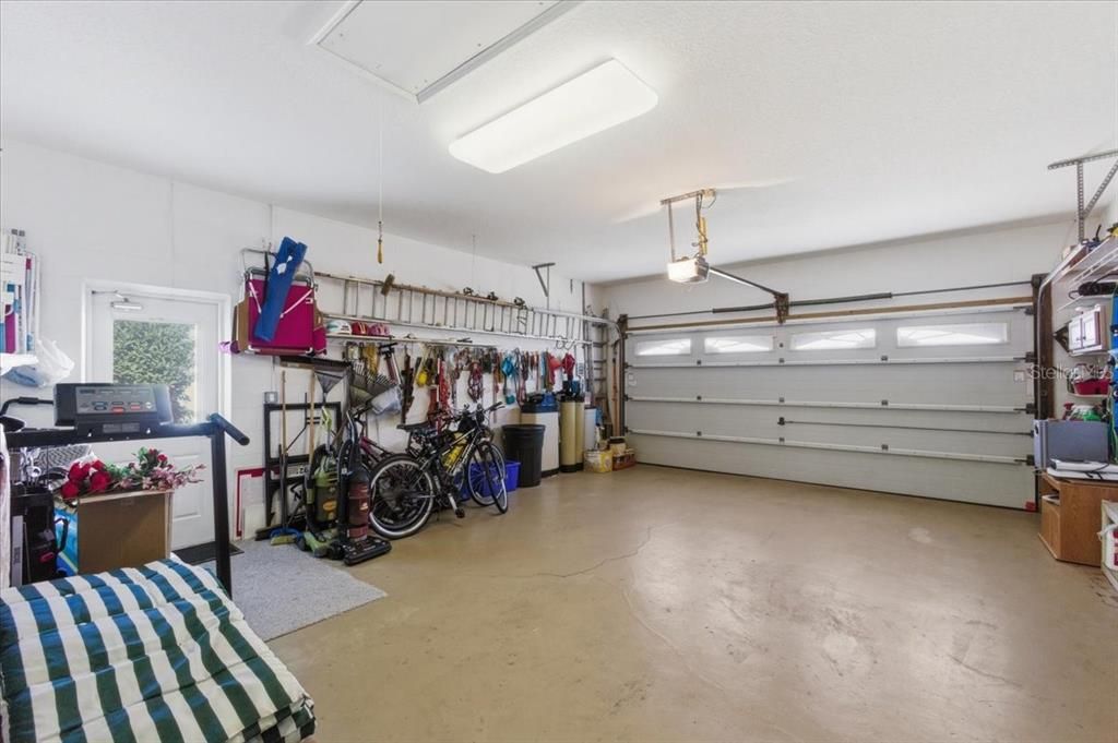 Active With Contract: $315,000 (3 beds, 2 baths, 1896 Square Feet)