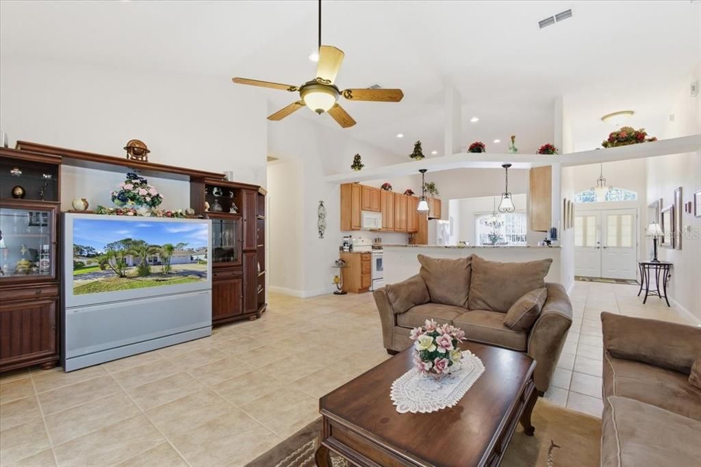 Active With Contract: $315,000 (3 beds, 2 baths, 1896 Square Feet)