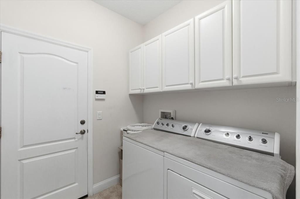 Active With Contract: $315,000 (3 beds, 2 baths, 1896 Square Feet)