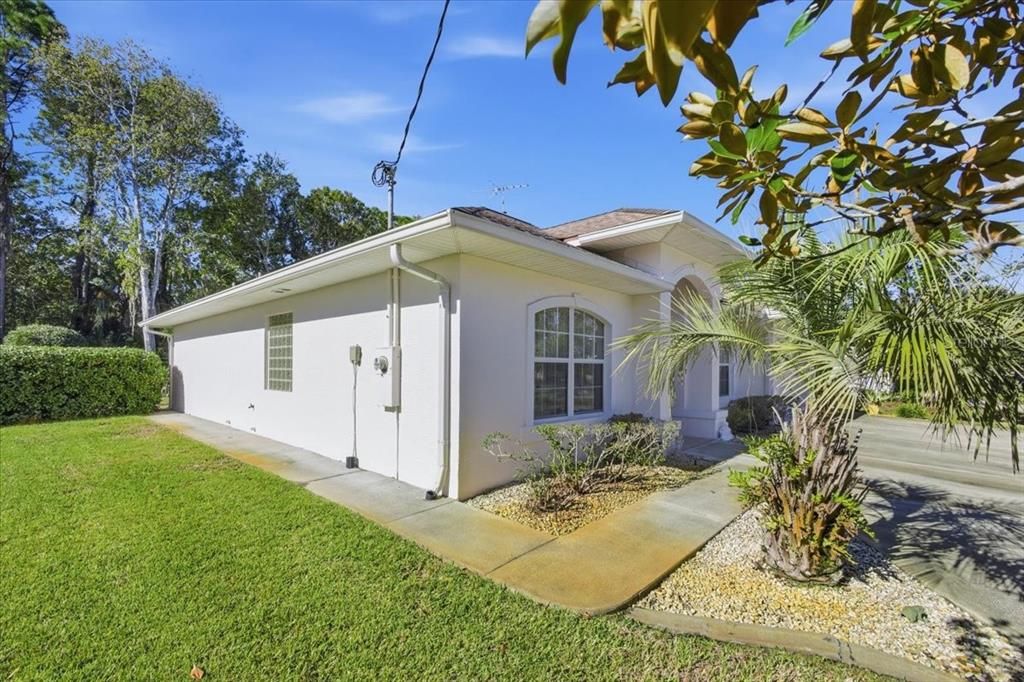 Active With Contract: $315,000 (3 beds, 2 baths, 1896 Square Feet)