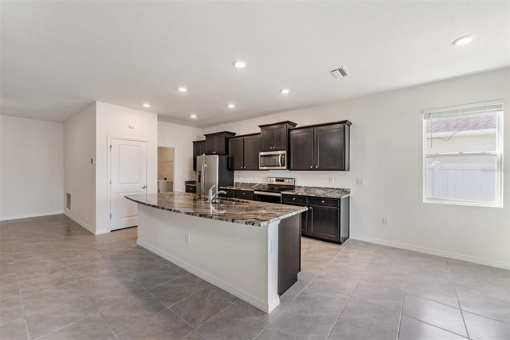 待售: $369,900 (3 贝兹, 2 浴室, 1844 平方英尺)