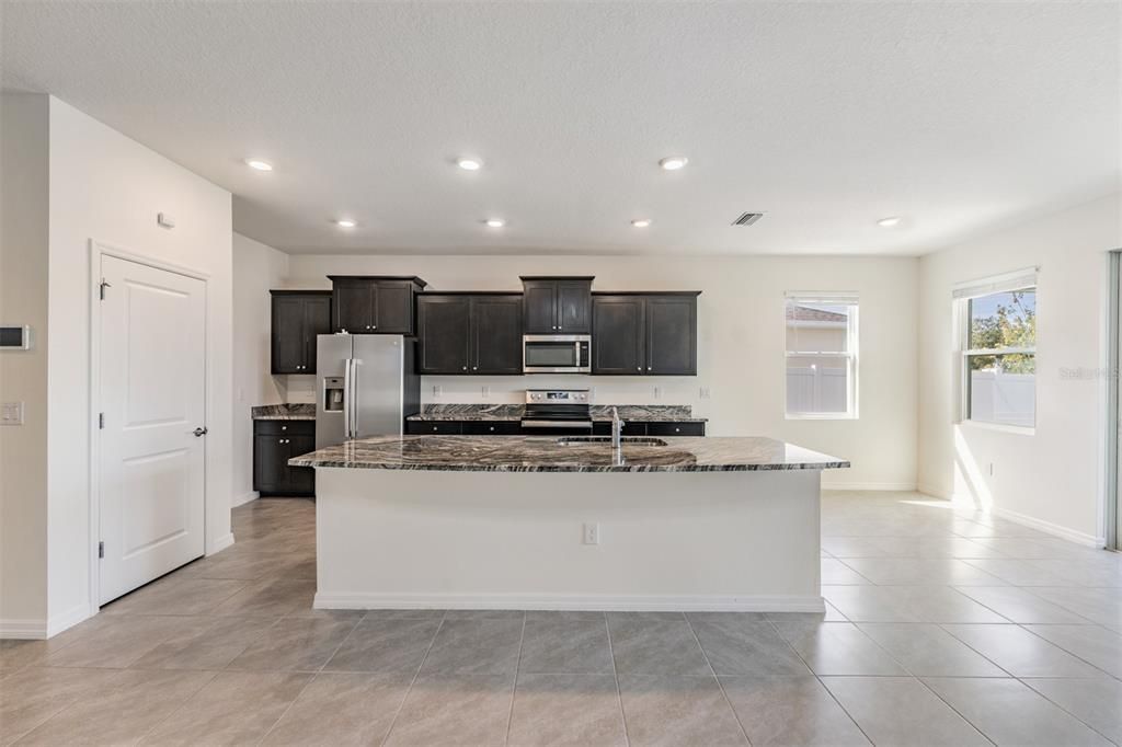 待售: $369,900 (3 贝兹, 2 浴室, 1844 平方英尺)