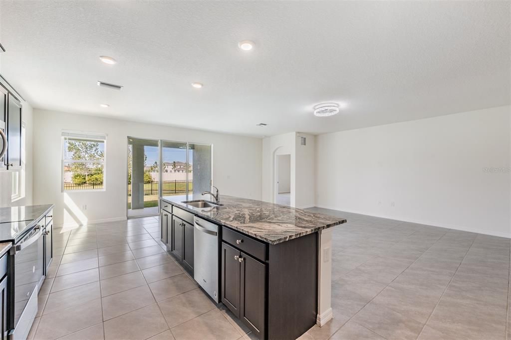 待售: $369,900 (3 贝兹, 2 浴室, 1844 平方英尺)