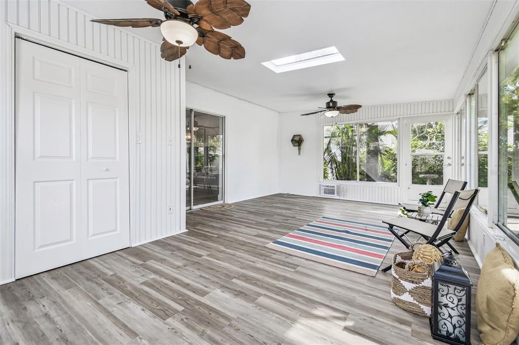 Active With Contract: $285,000 (3 beds, 2 baths, 1377 Square Feet)