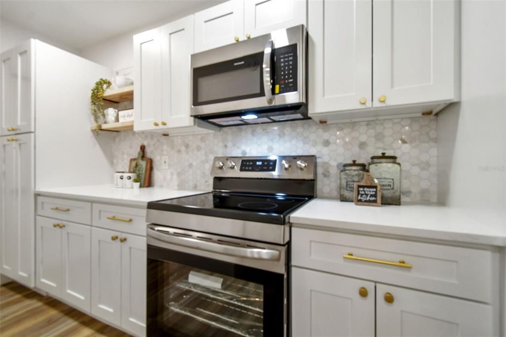 Active With Contract: $285,000 (3 beds, 2 baths, 1377 Square Feet)