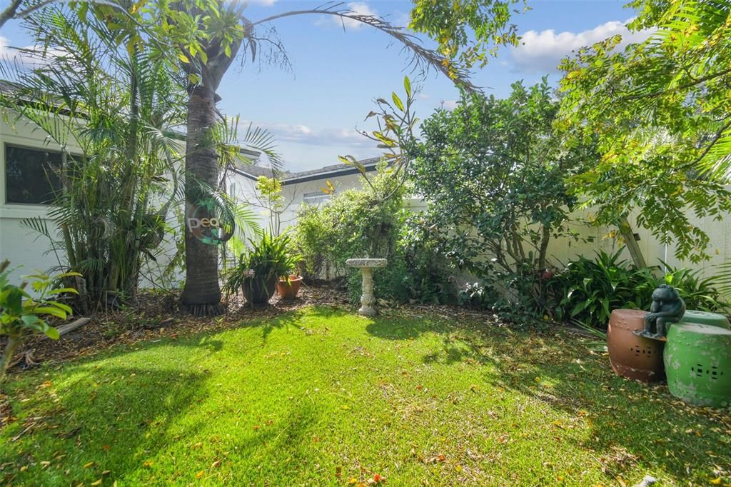 Active With Contract: $285,000 (3 beds, 2 baths, 1377 Square Feet)