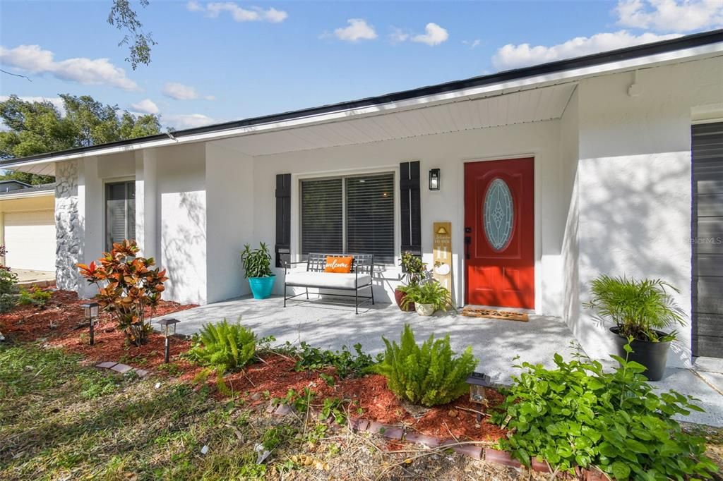 Active With Contract: $285,000 (3 beds, 2 baths, 1377 Square Feet)