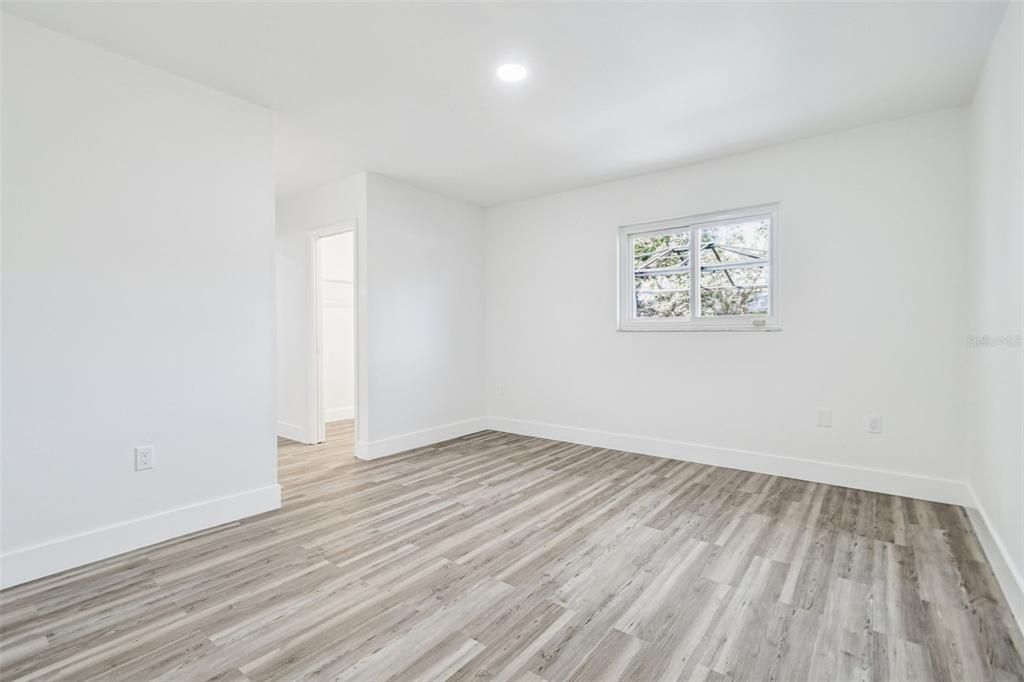 Active With Contract: $285,000 (3 beds, 2 baths, 1377 Square Feet)