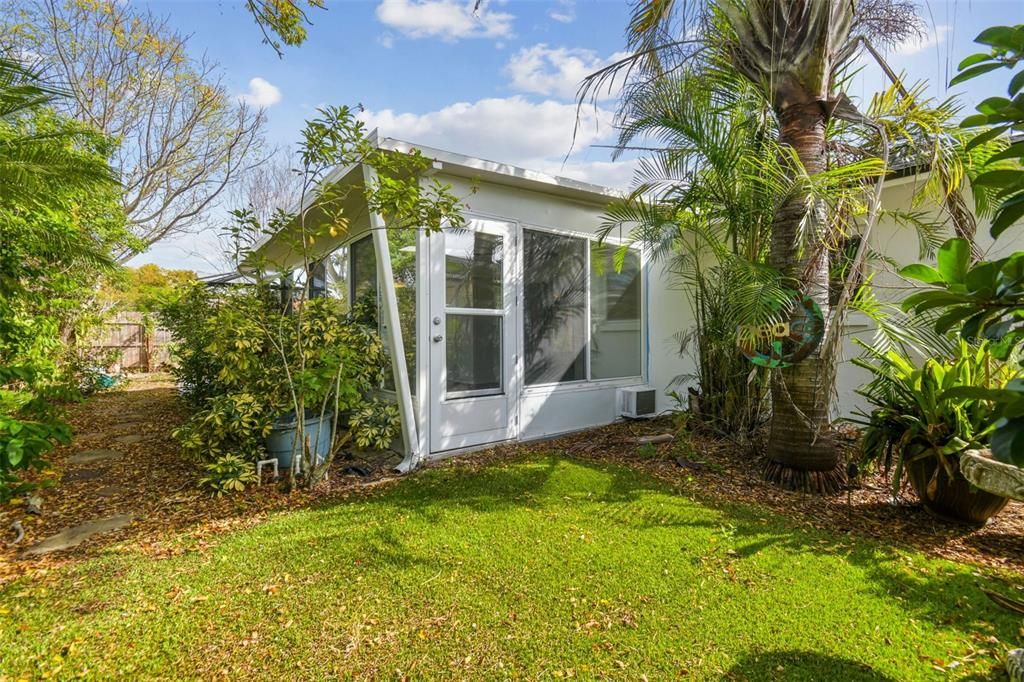 Active With Contract: $285,000 (3 beds, 2 baths, 1377 Square Feet)