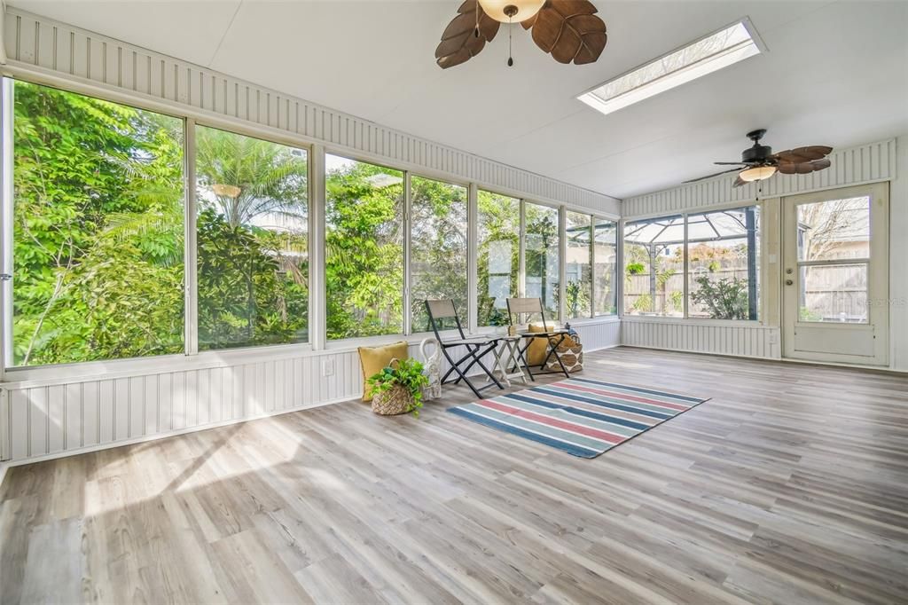 Active With Contract: $285,000 (3 beds, 2 baths, 1377 Square Feet)