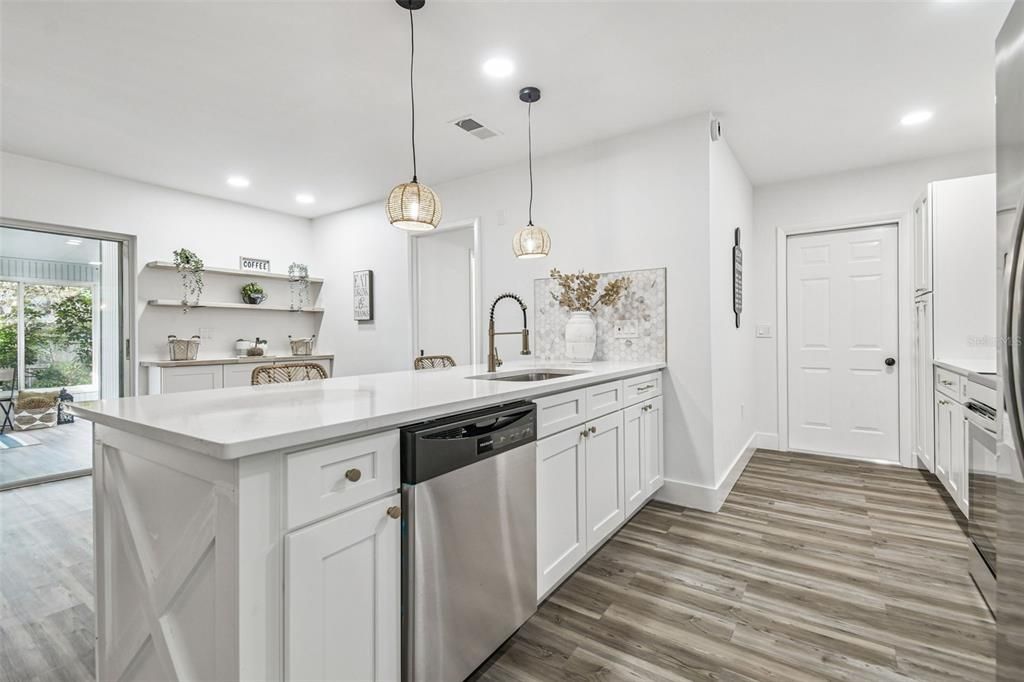 Active With Contract: $285,000 (3 beds, 2 baths, 1377 Square Feet)