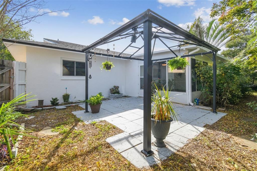 Active With Contract: $285,000 (3 beds, 2 baths, 1377 Square Feet)