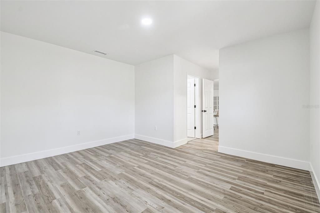 Active With Contract: $285,000 (3 beds, 2 baths, 1377 Square Feet)