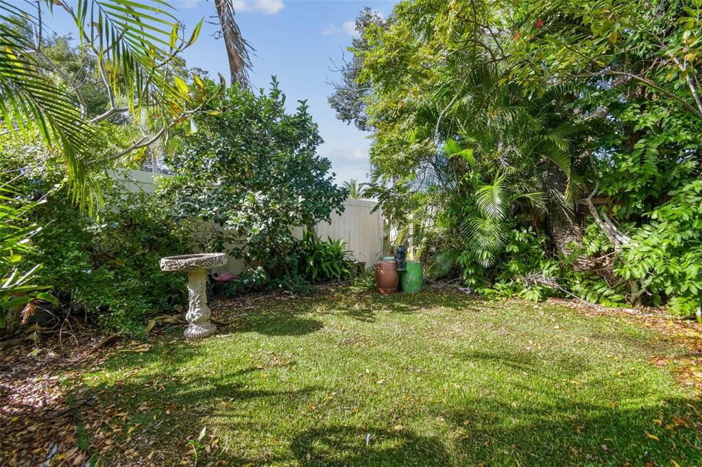 Active With Contract: $285,000 (3 beds, 2 baths, 1377 Square Feet)