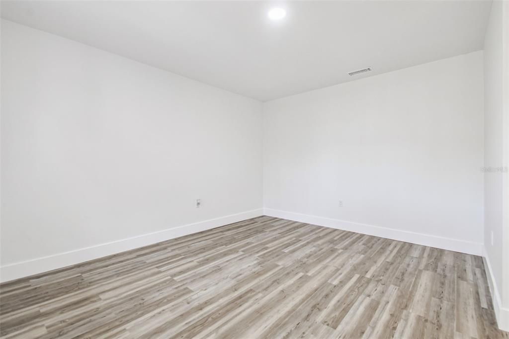 Active With Contract: $285,000 (3 beds, 2 baths, 1377 Square Feet)