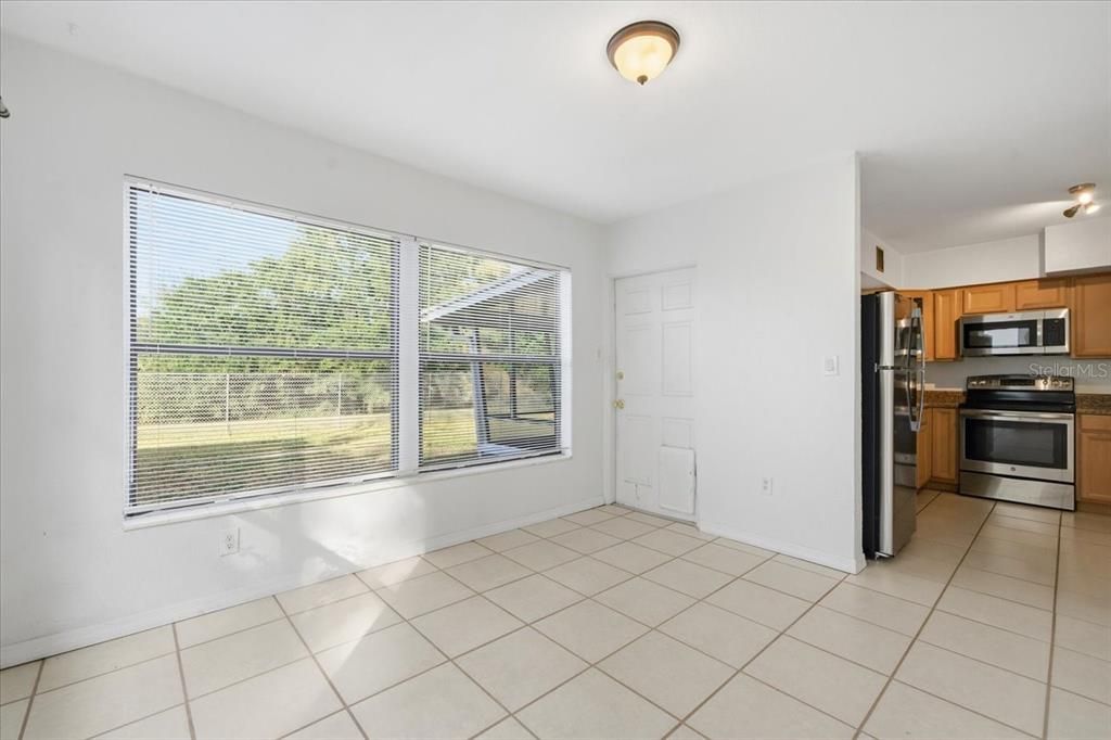 На продажу: $349,900 (2 спален, 1 ванн, 912 Квадратных фут)