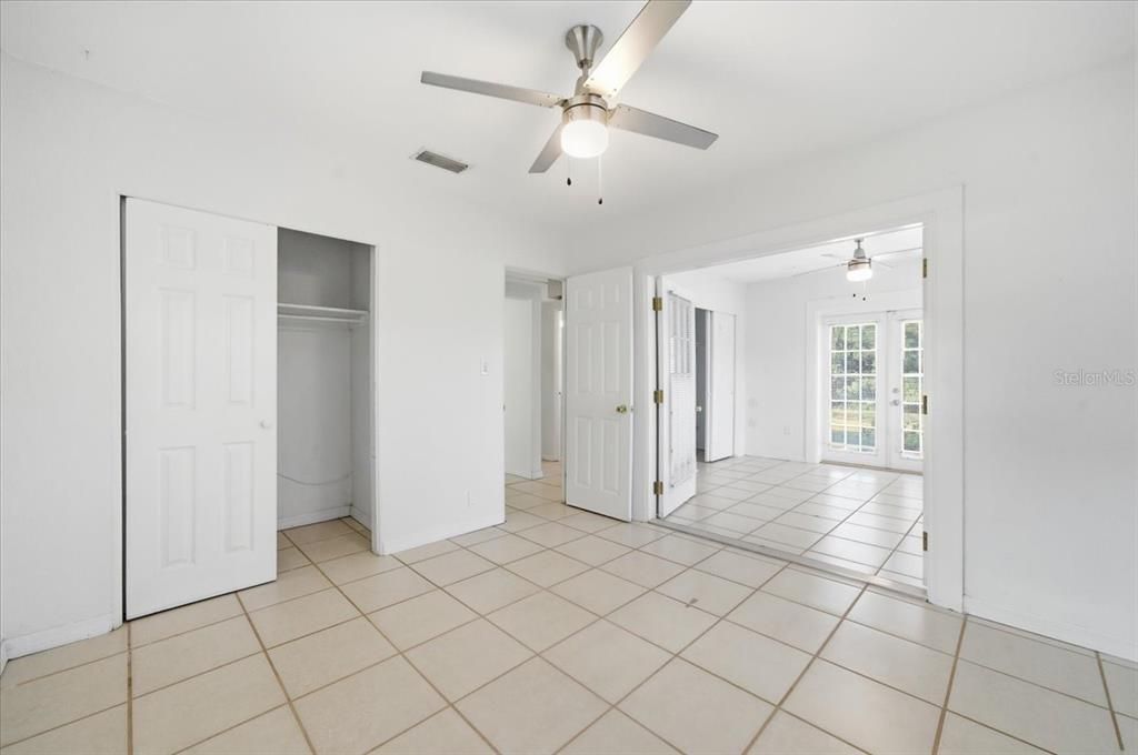 На продажу: $349,900 (2 спален, 1 ванн, 912 Квадратных фут)