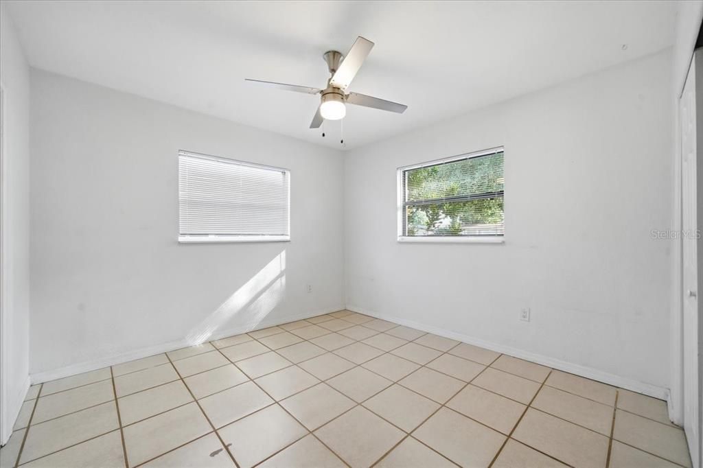 На продажу: $349,900 (2 спален, 1 ванн, 912 Квадратных фут)