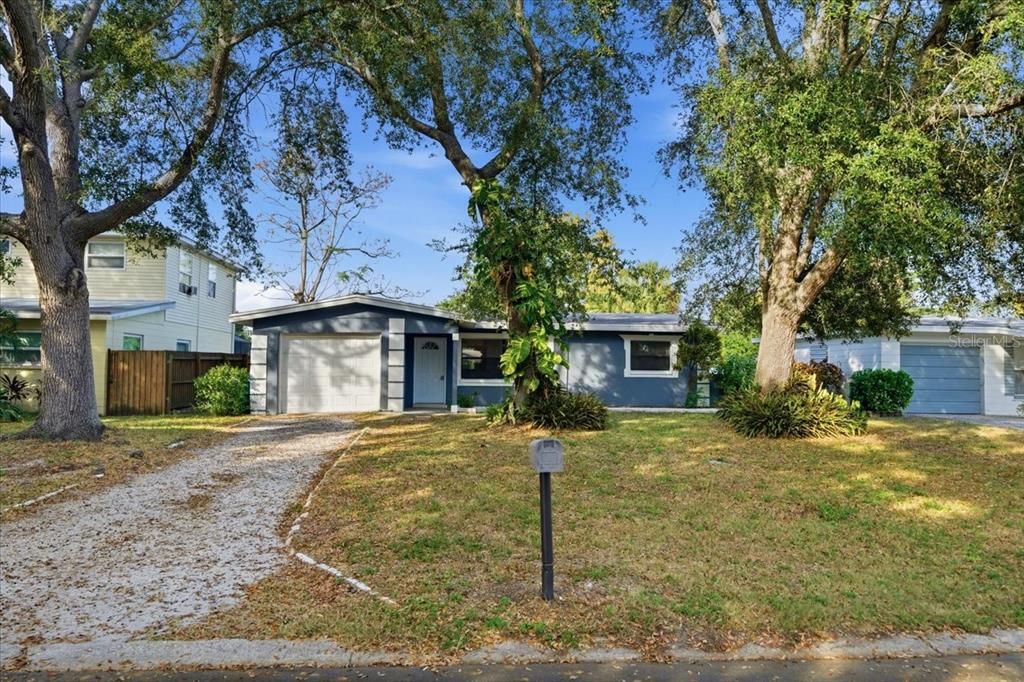 На продажу: $349,900 (2 спален, 1 ванн, 912 Квадратных фут)