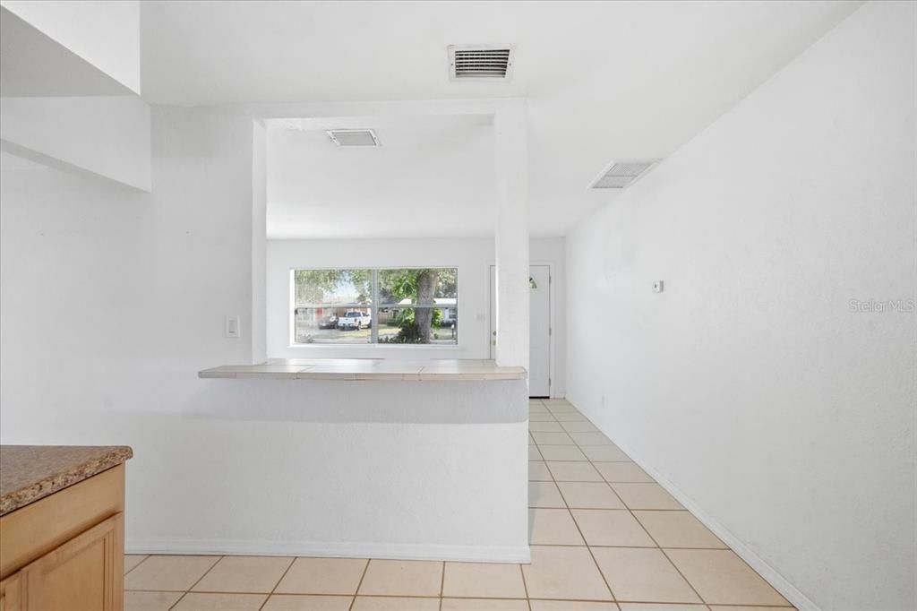 На продажу: $349,900 (2 спален, 1 ванн, 912 Квадратных фут)