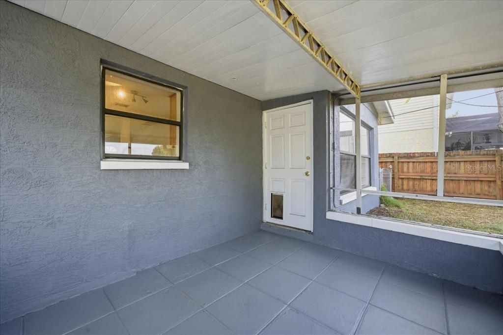 На продажу: $349,900 (2 спален, 1 ванн, 912 Квадратных фут)