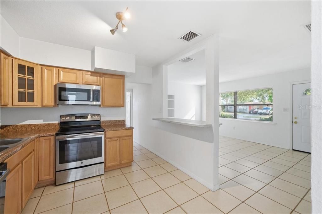 На продажу: $349,900 (2 спален, 1 ванн, 912 Квадратных фут)