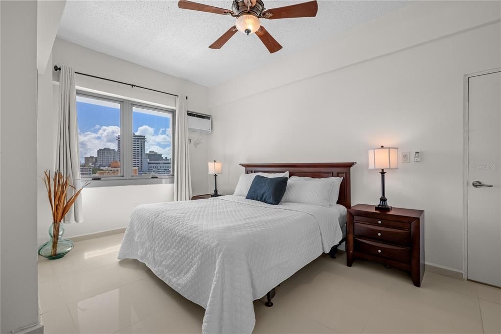 На продажу: $635,000 (2 спален, 1 ванн, 1165 Квадратных фут)