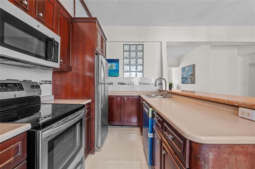 На продажу: $635,000 (2 спален, 1 ванн, 1165 Квадратных фут)