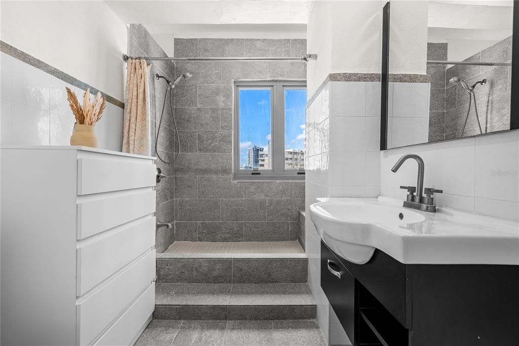 На продажу: $635,000 (2 спален, 1 ванн, 1165 Квадратных фут)