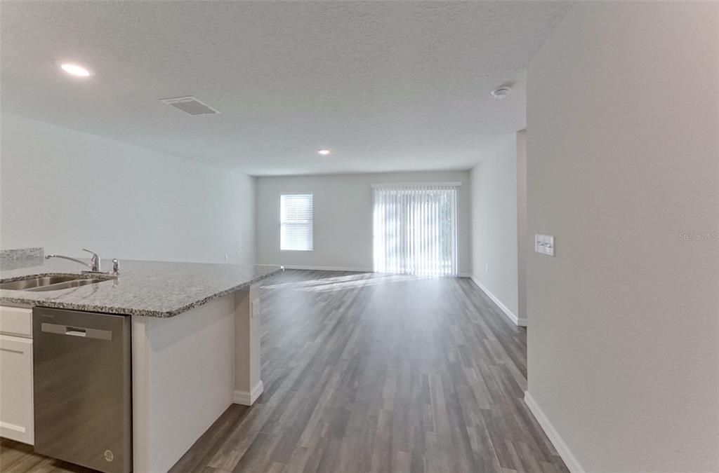 For Rent: $1,645 (4 beds, 2 baths, 1449 Square Feet)