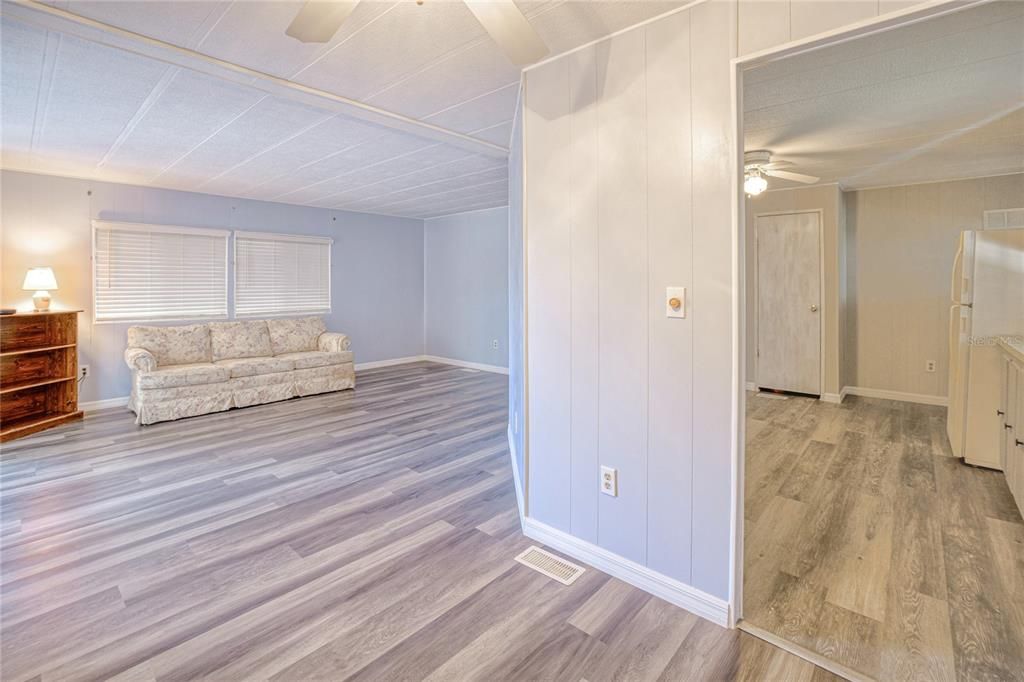 待售: $150,000 (2 贝兹, 2 浴室, 1023 平方英尺)