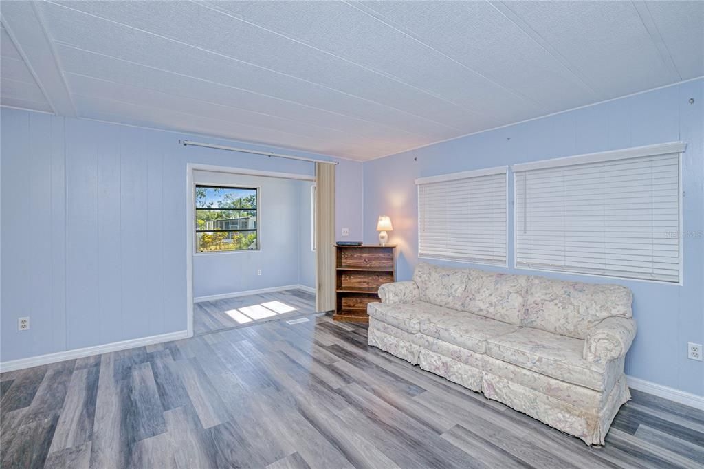 待售: $150,000 (2 贝兹, 2 浴室, 1023 平方英尺)