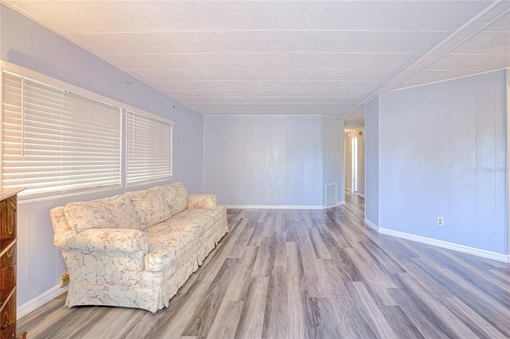 待售: $150,000 (2 贝兹, 2 浴室, 1023 平方英尺)