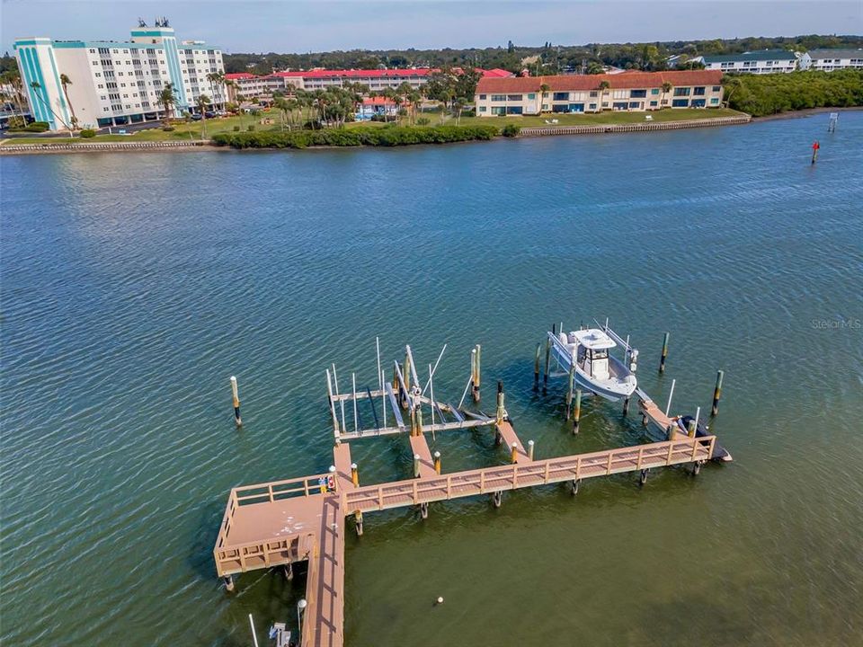 合同活跃: $549,500 (2 贝兹, 2 浴室, 1310 平方英尺)