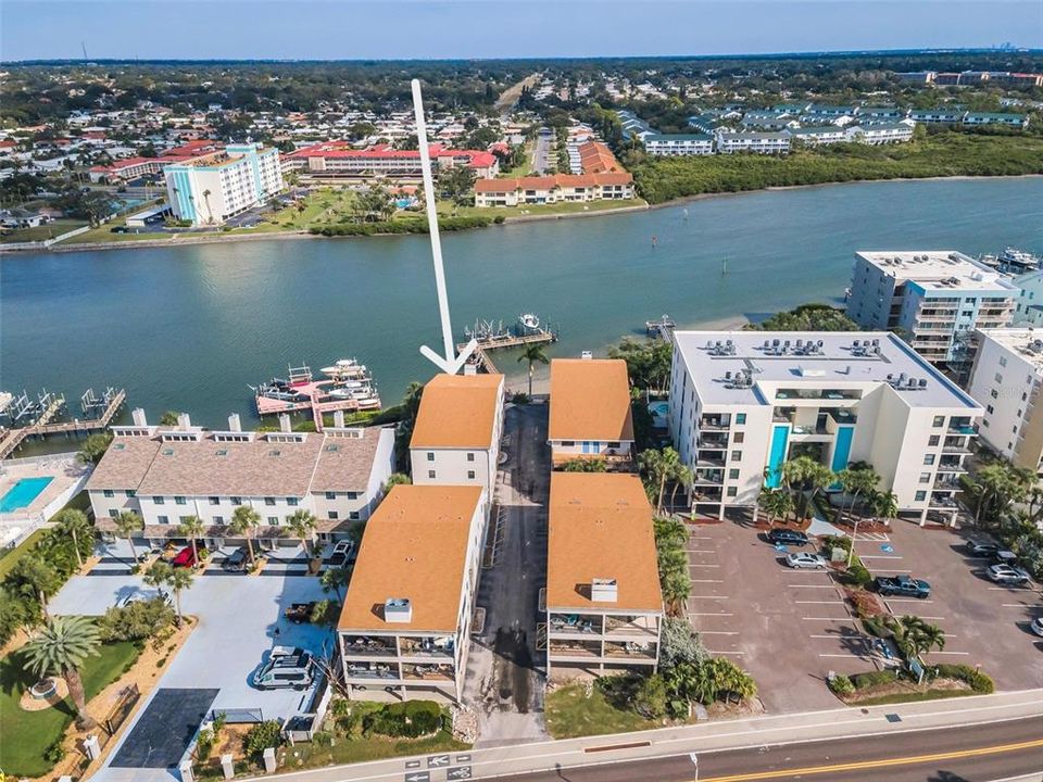 合同活跃: $549,500 (2 贝兹, 2 浴室, 1310 平方英尺)