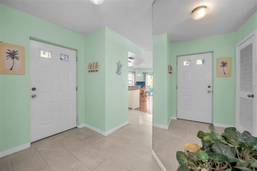 合同活跃: $549,500 (2 贝兹, 2 浴室, 1310 平方英尺)