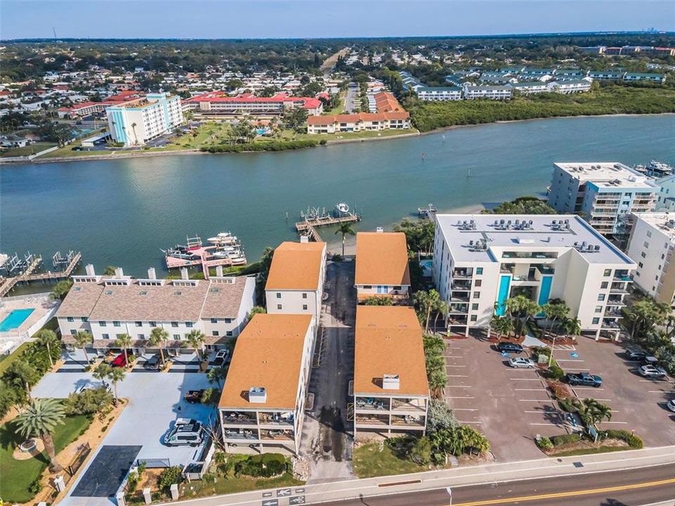 合同活跃: $549,500 (2 贝兹, 2 浴室, 1310 平方英尺)