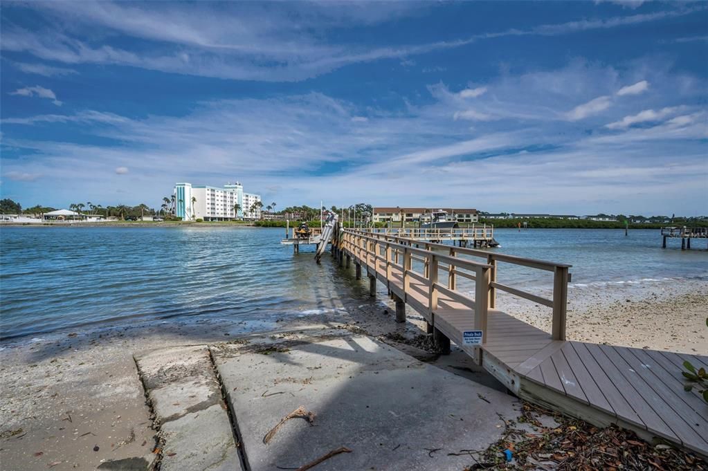 合同活跃: $549,500 (2 贝兹, 2 浴室, 1310 平方英尺)