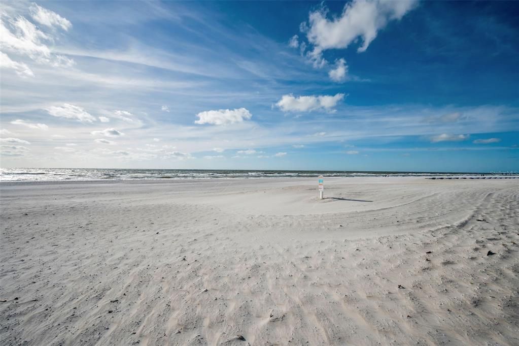 合同活跃: $549,500 (2 贝兹, 2 浴室, 1310 平方英尺)