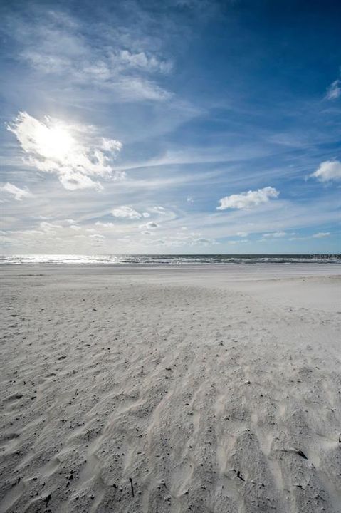 合同活跃: $549,500 (2 贝兹, 2 浴室, 1310 平方英尺)