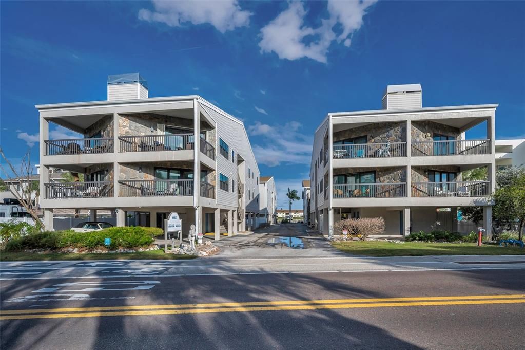 合同活跃: $549,500 (2 贝兹, 2 浴室, 1310 平方英尺)